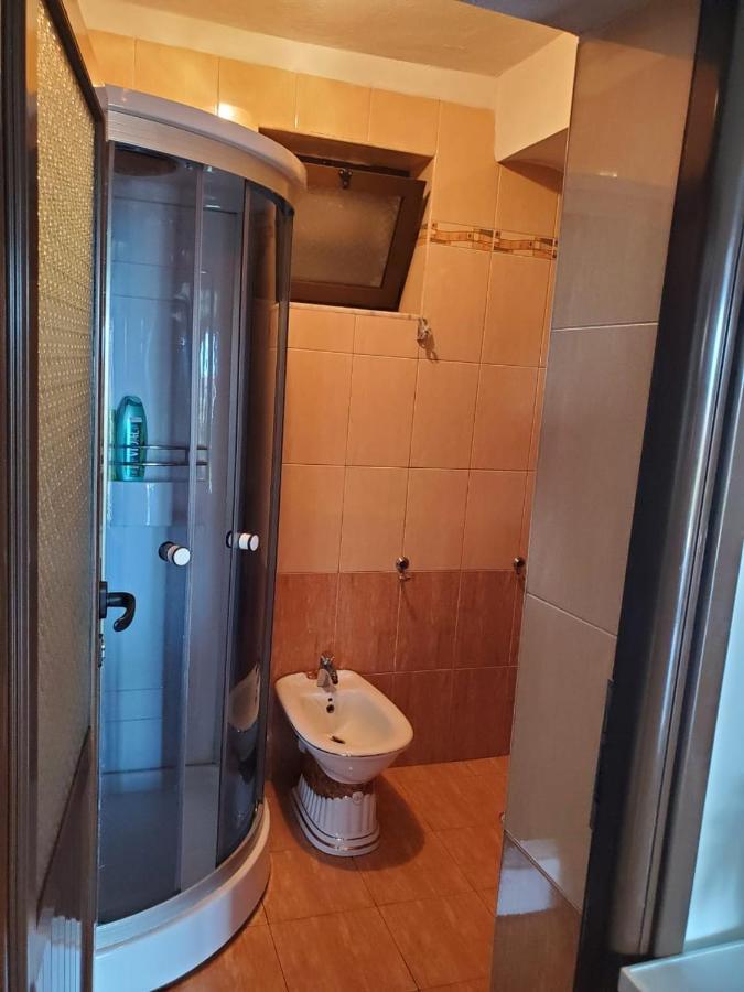 Lake Ohrid Guesthouse "Villa Valentina" Pogradec Exterior foto